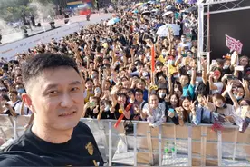 历史第一！广东宏远冠军游，杜锋自拍狂嗨，赵睿徐杰CP实锤图片