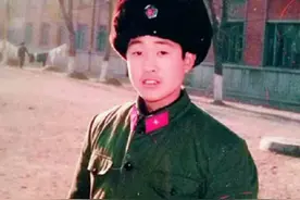 老兵退伍后档案丢失，20多年后因一句话，查到堂弟偷他档案入国企图片