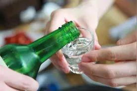 戒酒一个月后，人的身心会出现哪些变化？你知道后或许会有所改观图片