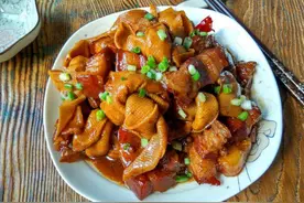 炒菜时，别直接放酱油，加它泡一泡，颜色红亮味道更鲜！图片