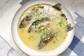 不管用什么鱼熬汤，记住这3点，鱼汤浓白无腥味，老人孩子都爱喝图片