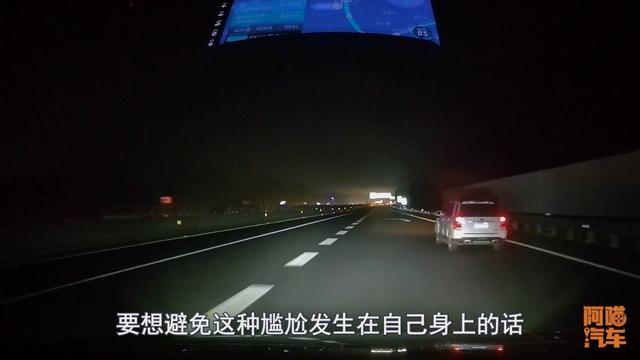 为何经常有人在高速上走错出口，老司机亲身经历后，告诉你原因