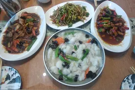 老辈人喝酒有“讲究”，4种菜从来不碰，年轻人:“姜还是老的辣”图片