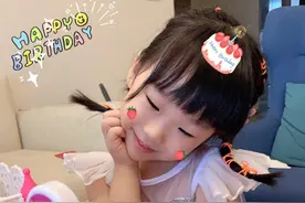 52岁伊能静为4岁女儿庆生，米粒正脸首曝光！网友：颜值逆袭图片