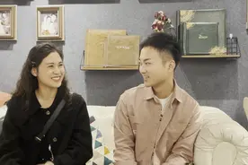 拍婚纱照遇老人翻车，小情侣不假思索出手相救，网友盛赞：最有意义的婚纱照图片