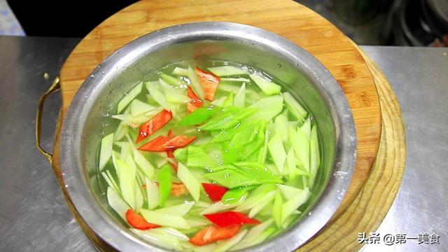 大厨分享佛手瓜的家常做法，清淡又爽口的素菜小炒，下饭农家菜