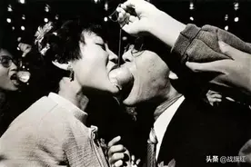 班长婚礼，新郎新娘啃苹果：连长出的游戏，战士们开心叫好图片