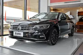 带字母的大众他来了，这就是辉腾的接班人？实拍大众辉昂图片