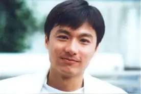 一代男神人气鼎盛时息影，破产赔光五千万，林俊贤可曾后悔过？图片