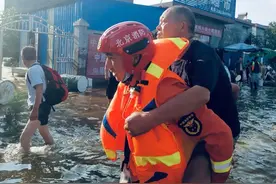 【“就算大雨让这座城市颠倒，我会给你怀抱”】带你身临其境感受通州消防 乘风破浪 驰援河南新乡救援一线纪实图片