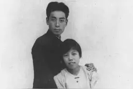 “情长纸短，吻你万千”！周恩来邓颖超书信里有爱情最美的模样图片