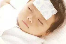 宝宝第一次“发烧”大约集中在这个年龄段，早知道早准备图片