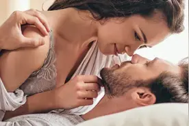 黑眼圈，真的是频繁“为爱鼓掌”引起的吗图片