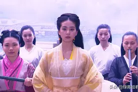 黄衫女子为何能秒杀周芷若？都是练九阴白骨爪，周芷若差在哪里图片