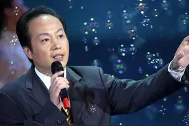 11年前央视主持罗京逝世,妻子改嫁富商儿子成人,墓地铜像一尘不染图片