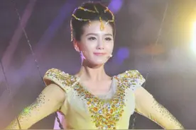 白玉兰奖竞争激烈，杨幂却查无此名，入圈31年无大奖傍身显落寞图片