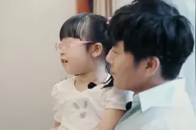 秦昊对米粒说：你是要跟爸爸去爬山，还是跟妈妈去医院？图片