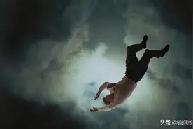 人在睡觉时突然一脚踩空，感觉身体坠落是什么情况？专家给出答案图片