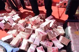 1亿元人民币现金摞在一起，到底有多重多长呢？能绕北京五环一圈视频封面