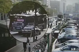 “碰瓷党”出没！专挑高峰时段对公交车下手，作案上百起图片