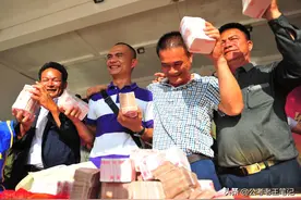 晒晒体制内的“年终奖”，看看公务人员发多少？网友表示真实图片