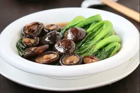 蔬菜焯水也有学问，记住“1冷2热”的窍门，色泽鲜艳，又脆又嫩图片