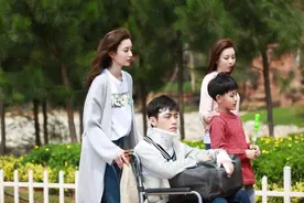 《相遇别离》季晓鸥成"团宠"？看过她的家庭和朋友圈，太羡慕图片