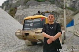 柳工200-3服役17年书写不老传说 老板不问价壕掷百万入手柳工新款图片