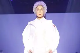 80岁老奶奶T台走秀，气质绝美，状态比同龄人好太多了图片