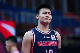 驱逐！赵睿47秒连吃两T被罚下！连规则都没搞清楚！活该被禁赛图片