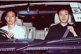 张国荣和唐鹤德罕见照曝光，两人气质神似，唐先生如年轻版陈道明图片