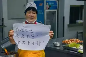 大学生画“虚弱妆”食堂打饭走红，预防阿姨“帕金森”，还有四招图片