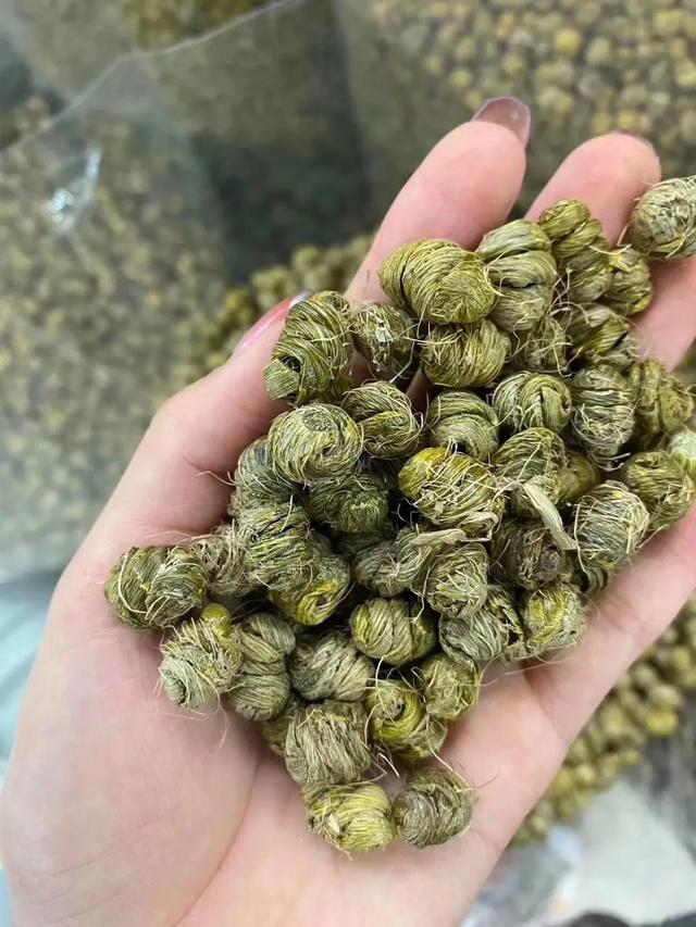 花胶响螺片煲鸡汤的功效 花胶响螺片煲鸡汤的功效与禁忌