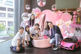 黄舒骏晒女儿周岁宴会照，一家四口幸福美满，林熙蕾携家人出席图片