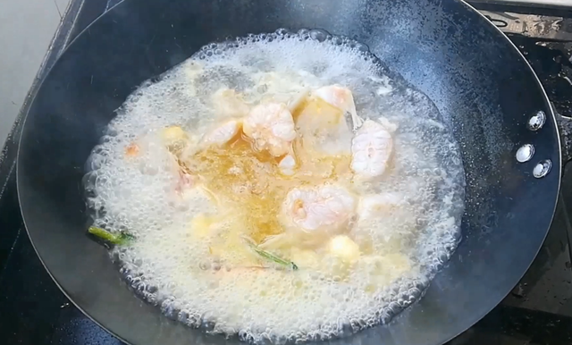 回鱼的鱼鳞怎么去掉