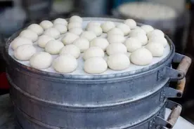 蒸馒头，面总发不好？别只加酵母，这3样缺一不可，个个膨大松软图片