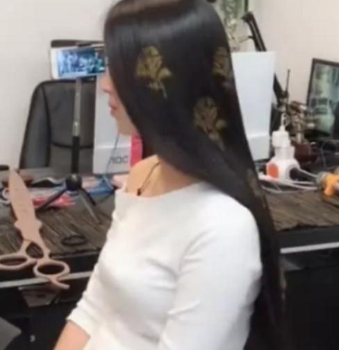 美女失恋去理发，染了一头玫瑰花秒变女巫，网友：心动了