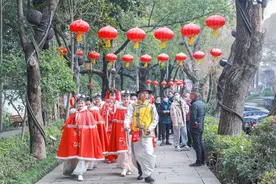 南浔古镇年味儿足！大年初二，南浔区融媒体中心记者带你游古镇图片