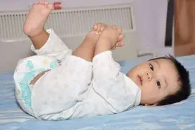 孩子多大可以戒尿不湿？出现这些迹象说明可以了，家长别耽误时间图片