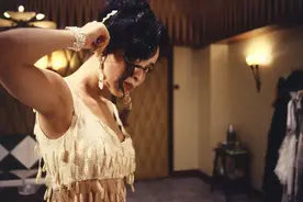 又俗又艳，刘嘉玲却赢得彻底图片