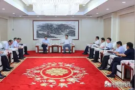 储祥好与中国水利水电第十一工程局有限公司董事长张玉峰一行举行工作会谈图片