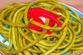 教你酸豆角的正宗腌制方法，不生白花不会坏，酸的正宗好吃图片