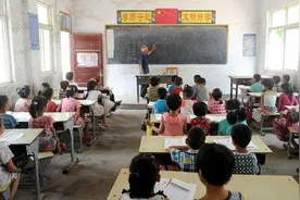 教室的座位哪里好？班主任说出“学霸区”的秘密，和你想的不一样图片