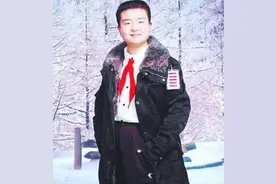 曾经红极一时的"五道杠大队长"，高考受挫后，人生就变得不一样了图片