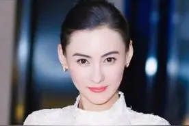 40岁张柏芝真怀四胎？走秀服饰宽松，手护腹部孕味十足引入猜想图片