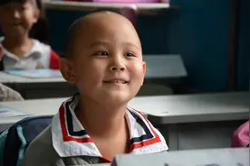 三年级上册一单元习作《猜猜他是谁》，原创作文两篇图片