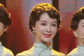 央视9位主持穿旗袍亮相！朱迅C位张蕾富态，新主持崔爽美貌抢风头图片