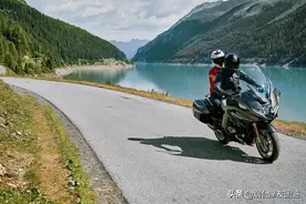 宝马摩托新款R1250RT豪华旅行车发布，仪表盘设计偷懒了图片