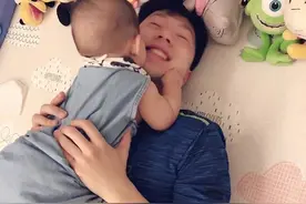 马龙和许昕带娃的区别，一个父慈子孝，一个鸡飞狗跳图片