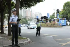 交警提醒：“盖停”行为将被严查，查到扣光12分，绝不手软图片